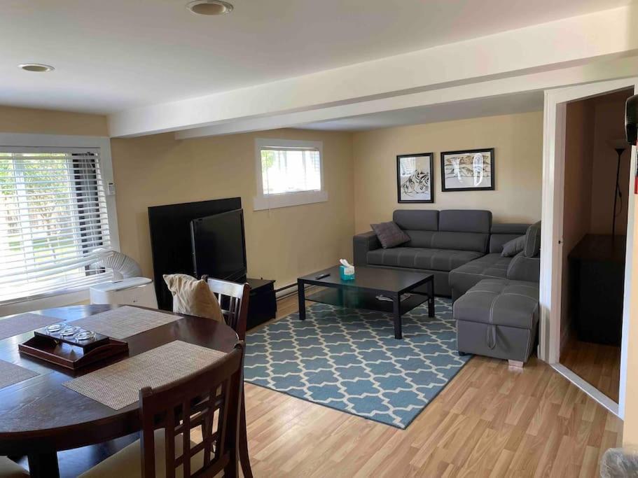 Adorable 2-Bedroom Guesthouse With Free Parking Victoria Exterior photo