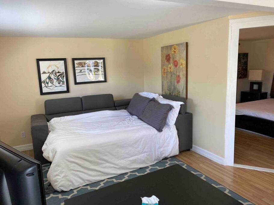 Adorable 2-Bedroom Guesthouse With Free Parking Victoria Exterior photo